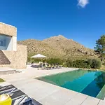 Βίλα Unique Nestled Between Mountains