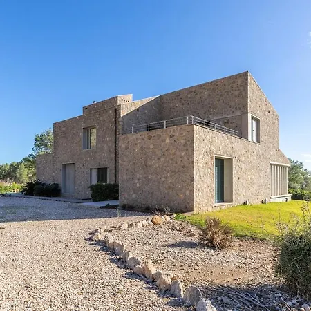 Villa Unique Nestled Between Mountains *