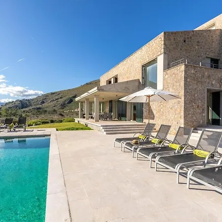 فيلة Unique Nestled Between Mountains