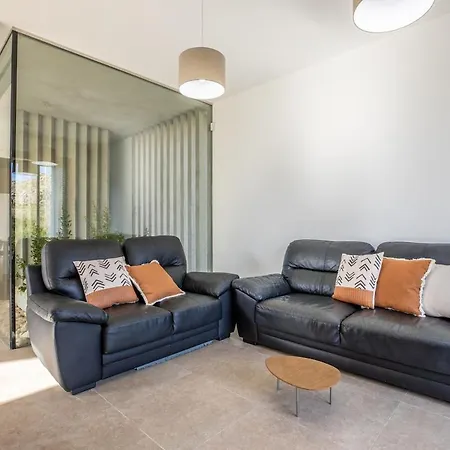 Unique Nestled Between Mountains * Поланко