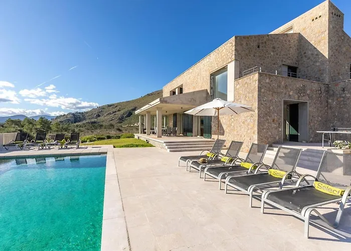 Villa Unique Nestled Between Mountains