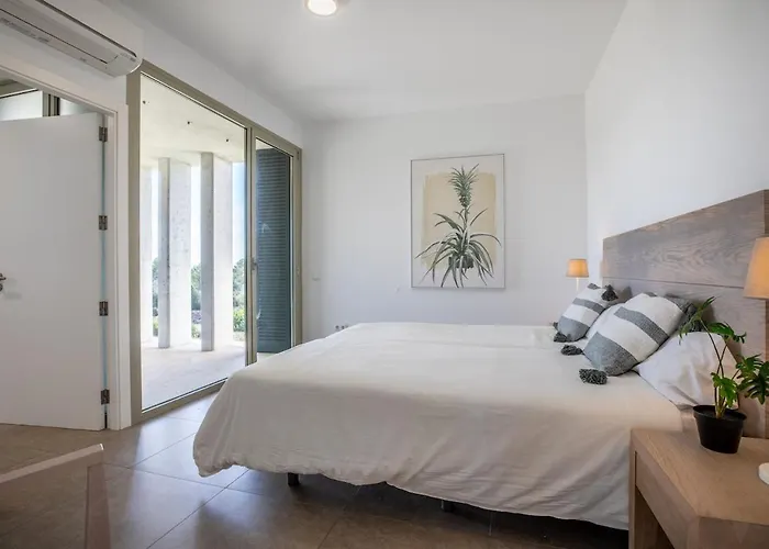 Вилла Unique Nestled Between Mountains Поланко